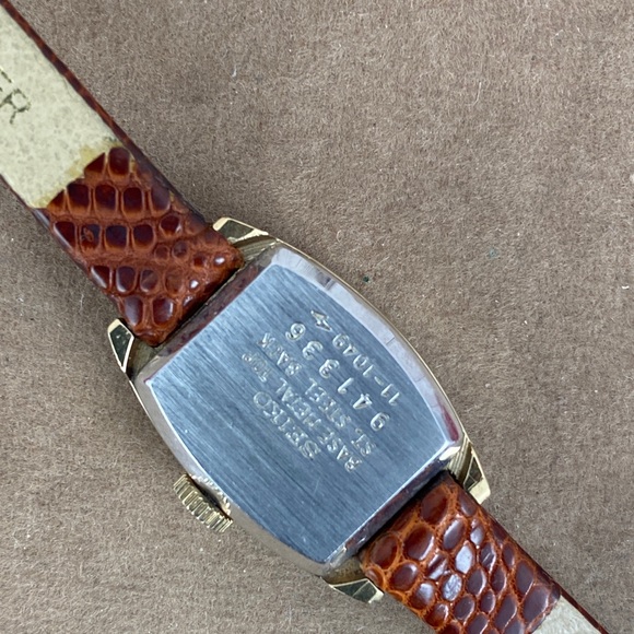 Vintage Ladies Seiko Hand Wind Dress Wrist Watch Red Dial white hands markers - Picture 5 of 9